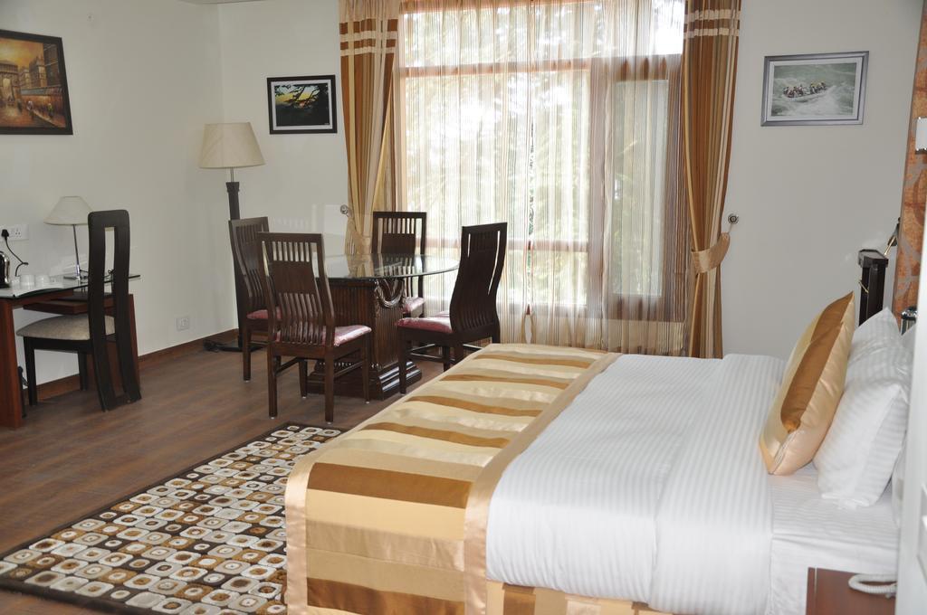 Hotel Southgate Simlá Kültér fotó