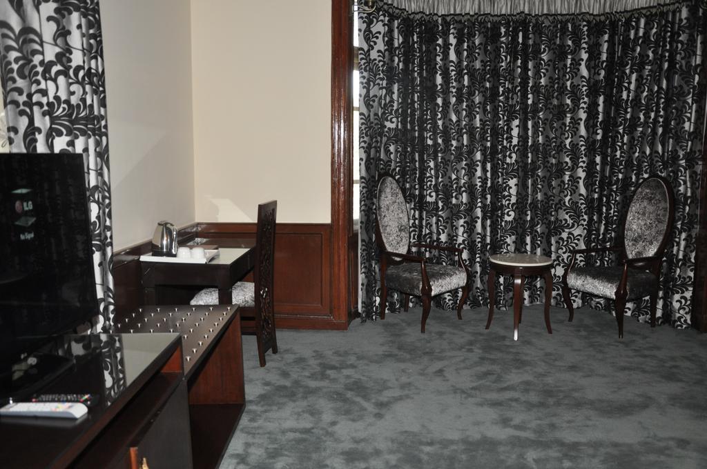 Hotel Southgate Simlá Kültér fotó