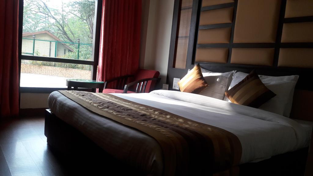 Hotel Southgate Simlá Kültér fotó